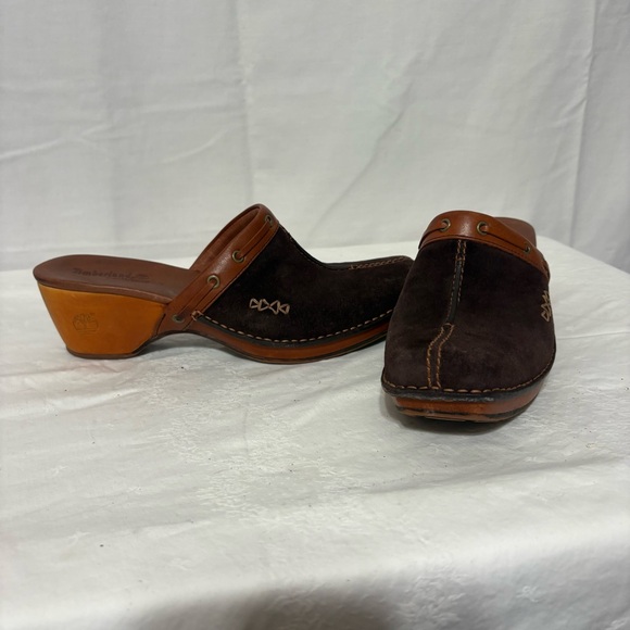 Timberland Comforia brown suede and leather clogs. - Picture 3 of 9